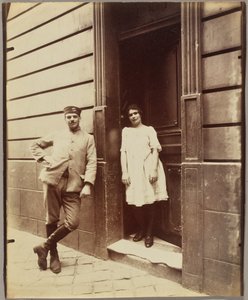 Versailles, donna e soldato, bordello da Eugène Atget