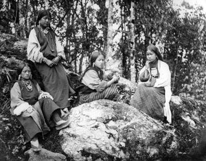 Donne himalayane, fine XIX secolo da European Photographer