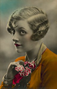 Donna e mazzo di fiori (foto a colori)