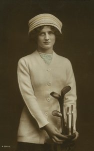 Giovane donna con mazze da golf (foto a colori) da European Photographer
