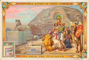 Costruzione della piramide di Cheope, carta Liebig, inizio XX secolo (cromo) da European School