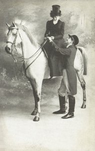 Donna e uomo in abito da equitazione (foto b/n) da European School