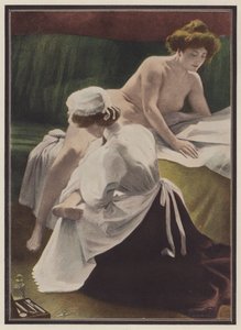 Donna asciugata dalla sua cameriera
