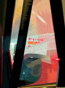Insegna del Motel Rivera vista dall