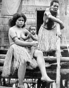 Una madre e suo figlio, Papua Nuova Guinea, 1936 da Ewing Galloway