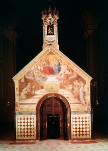 Esterno della Cappella della Porziuncola con un affresco che mostra San Francesco che riceve il Perdono di Assisi; Interno di Santa Maria degli Angeli