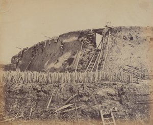 Angolo del Forte Nord di Taku dove entrarono i francesi, 21 agosto 1860 da Felice Beato