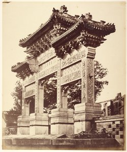 Arco nel tempio dei Lama vicino a Pekin, ottobre 1860 da Felice Beato