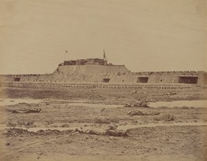 Retro del Forte Nord dopo la sua cattura, mostrando la ritirata dell