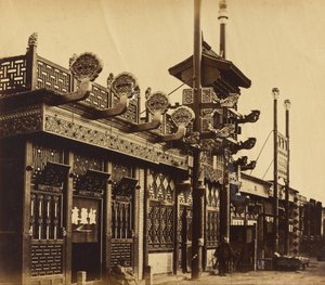 Negozi e strada, città cinese di Pechino, ottobre 1860 da Felice Beato