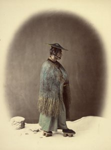 Cappotto antipioggia in paglia da Felice Beato