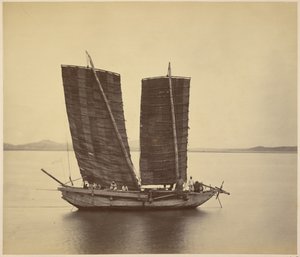 La prima giunca coreana che trasportava dispacci a bordo della U.S.S. Colorado, subito dopo aver gettato l