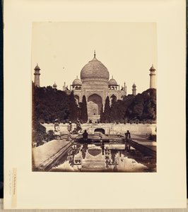 Il Taj Mahal con le sue fontane