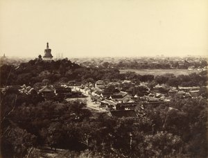 [Veduta dei giardini e del tempio buddista di Pechino]. da Felice Beato