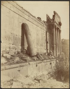 Balbek, Colonna inclinata da Félix Bonfils