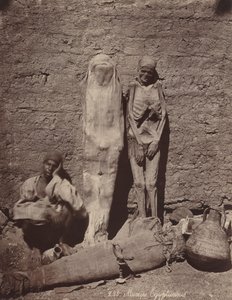 Momies Egyptiennes (Mummie egiziane), c. 1870 (foto)