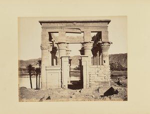File. Tempio ipetro, vista frontale, Egitto da Félix Bonfils