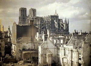 La Cattedrale di Notre-Dame de Reims, Marne, Francia, 1917 da Fernand Cuville