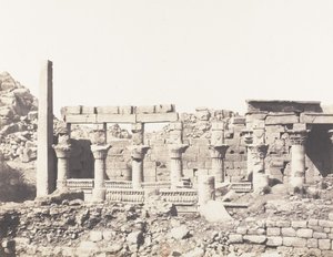 Ile de Fileh Philæ, edificio del Sud e parte della colonnata occidentale da Félix Teynard