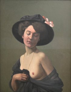 Giovane donna con cappello nero