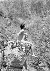 Nudo maschile in montagna da Fosco Maraini