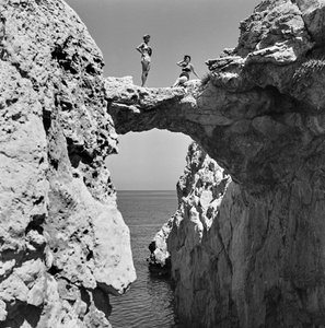 Arco naturale roccioso Aspra da Fosco Maraini