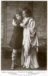 Ivy Millais e Marie Leonhard, attrici, c1900s da Foulsham and Banfield