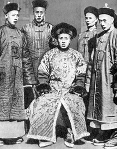 Ritratto di mandarini, Cina, 1936 da Fox Photos