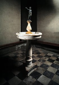 Acquasantiera con statua di San Giovanni Battista