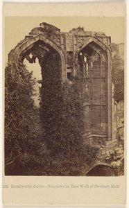 Castello di Kenilworth - finestre nella parete orientale della sala dei banchetti da Francis Bedford