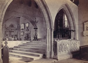 Monumenti e gradini del presbiterio, Chiesa di Tenby, 1870 da Francis Bedford