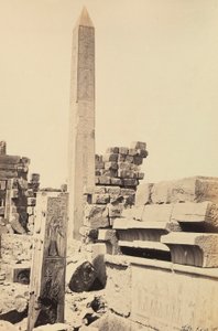 "Egitto e Palestina": obelisco di granito costruito dal faraone Tutmosis I e dalla regina Hatshepsut nel grande tempio di Amon-Ra, Karnak, Egitto da Francis Frith