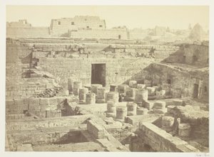 Nuovo scavo a Medinet-Haboo da Francis Frith