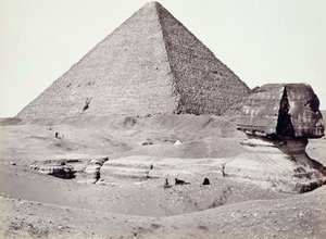 La Grande Piramide, con la Sfinge in primo piano, El-Geezah da Francis Frith
