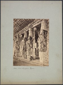 Corte dei cavalli di Trichinopoly da Francis Frith and Co.