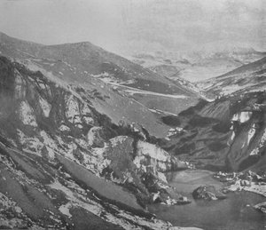 Un ripido burrone scavato dal fiume Alph attraverso il ghiacciaio Koettlitz da Frank Debenham