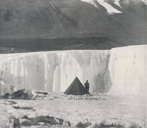 Campo Alcova in una gola superficiale del ghiacciaio Taylor da Frank Debenham