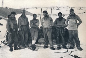 Il gruppo del tenente Campbell al loro ritorno a Cape Evans, 7 novembre 1912, 1913 da Frank Debenham