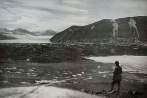 La bocca della Dry Valley, mostrando il Commonwealth Glacier, 1912, 1913 da Frank Debenham