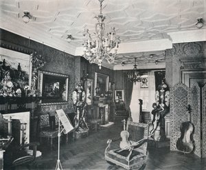 La sala della musica, Casa del Capitano Harvey, Hampstead, c1903 da Frank William Brookman
