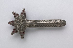 Fibula, 500s da Frankish School
