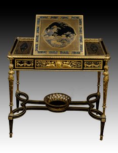 Tavolo da scrittura in legno laccato da François Rémond