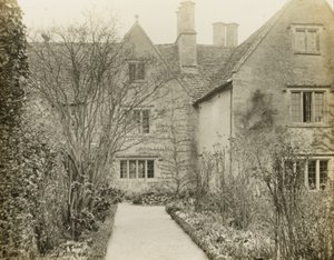Kelmscott Manor: la facciata del giardino da Frederick H. Evans