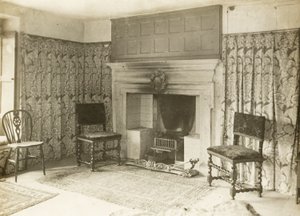 Kelmscott Manor: la sala verde da Frederick H. Evans