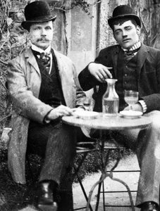 Un castellano (Ducos) e il suo cocchiere seduti sulla terrazza di un caffè e bevendo assenzio - fotografia, circa 1890