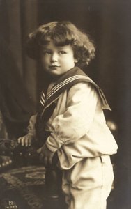 Ragazzo in abito da marinaio da French Photographer