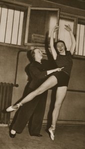 Bronislava Nijinska con Rosella Hightower, dal Grand Ballet de Monte-Carlo, 1949