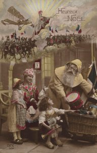 Babbo Natale che dà regali ai bambini, con battaglia della Prima Guerra Mondiale sullo sfondo da French Photographer