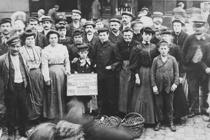 Giardinieri di Bagneux, mercato di Les Halles, Parigi, 1907 da French Photographer