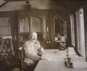 Generale Pétain nel suo vagone-salone HQ durante la Battaglia di Verdun, febbraio-dicembre 1916 (foto b/n)